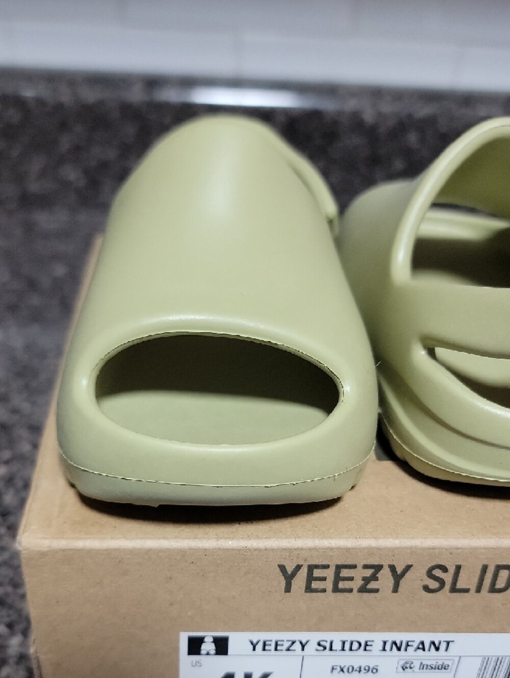Adidas Infant Yeezy Slide Size 4k - Picture 13 of 15